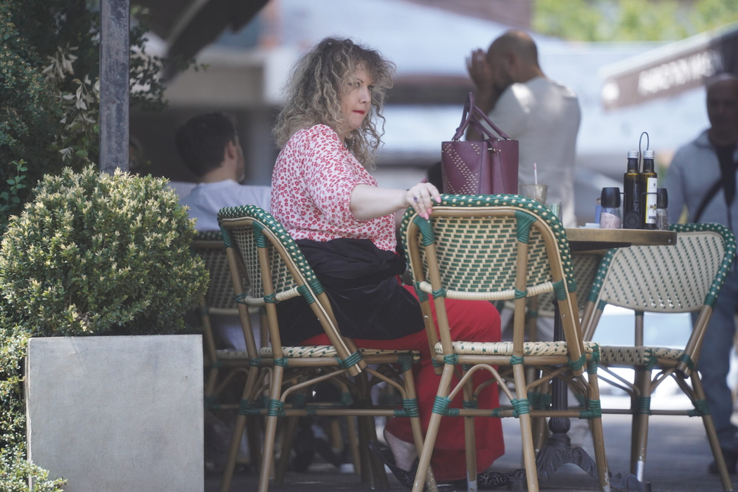 Oana Lis, la terasă în ”Floreasca”, la un frappe (Foto: CANCAN.RO)