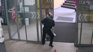 Polițist local din Vaslui, bătut crunt de un tânăr căruia i-a atras atenția că trebuie să poate mască de protecție | FOTO