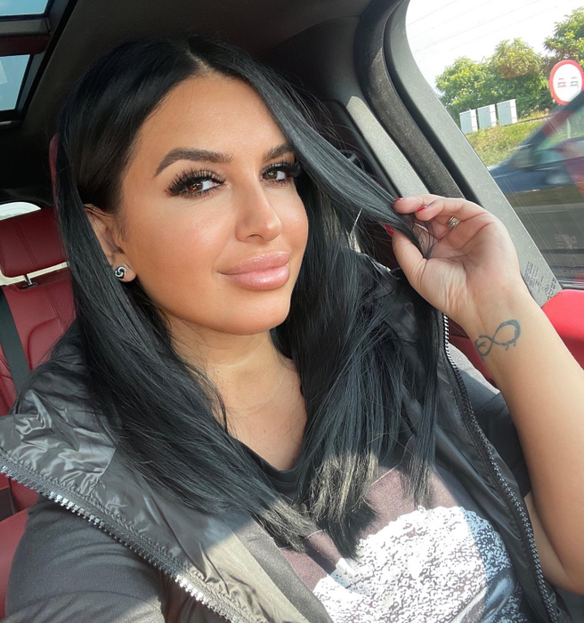 Mirela Baniaş, fosta concurentă de la Insula Iubirii, sezonul 4, de nerecunoscut. La ce operaţii estetice a apelat bruneta