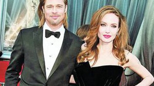 Brad Pitt s-a indragostit de o actrita de 21 de ani, care poarta numele fostei sotii! Angelina Jolie este "incantata"!