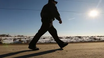 Metoda uluitoare a unui bărbat de a se calma după o ceartă cu soția. A mers pe jos 450 de kilometri