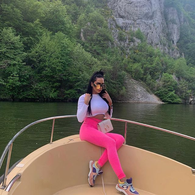 Larisa are aproape 3.000 de urmăritori pe Instagram