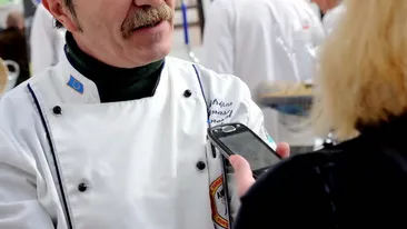 Il mai tineti minte pe Petrisor Tanase, bucatarul lui Teo? Vrea sa-si faca academie si gateste pentru copiii din Africa