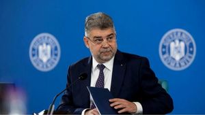 1000 de lei de la stat, ajutor pentru românii cu pensii mici. Cine va primi bani de la Guvern