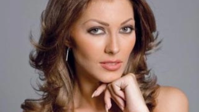 Ilinca Vandici, surpinsă cu un cadou inedit, in direct! Uite ce i-a dăruit Doiniţa Oancea prezentatoarei Cancan TV