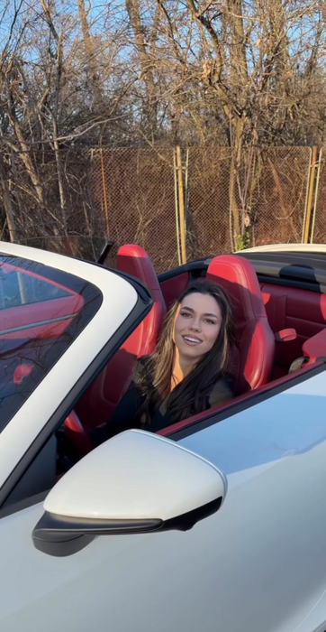 Mira şi-a făcut singură un cadou de sărbători, de sute de mii de euro! Cum a reacţionat iubitul artistei
