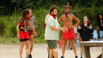 Motivul pentru care Aris apare doar în tricou la Survivor. A fost ironizat de Lucian că nu-și dă tricoul jos. Și acum am aflat ce ascunde, de fapt