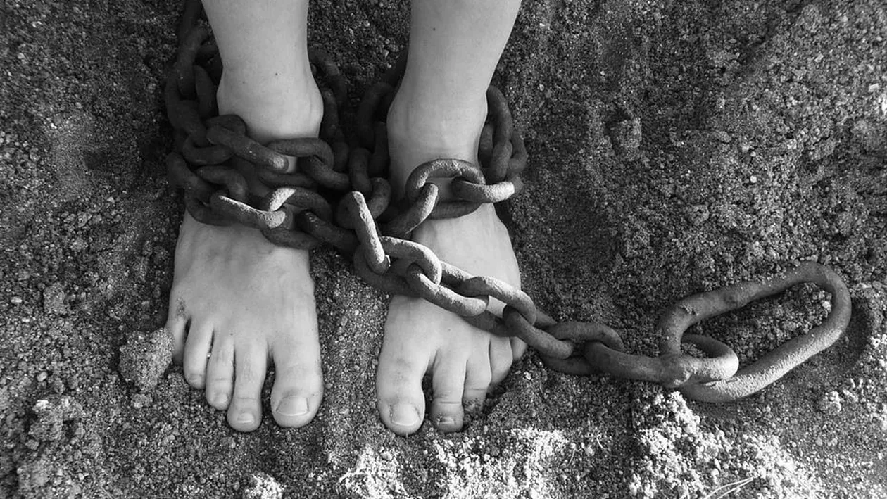 Au trecut 14 ani de la cazul care a oripilat România! Ce s-a întâmplat cu copiii ținuți în lanțuri de părinți