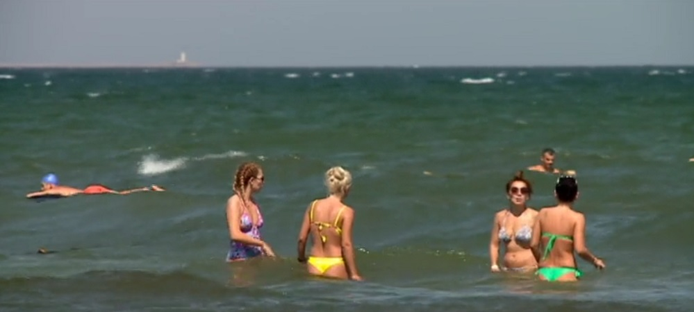 Parada costumelor de baie pe litoral: noul trend de bikini la Mamaia în august 2018
