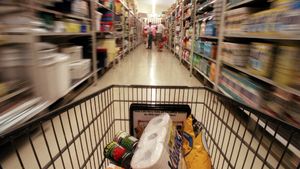 BANC | Soțul își însoțește soția la cumpărături într-un supermarket, ajunge la raionul de bere
