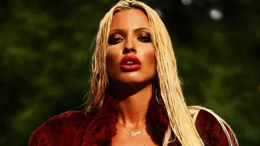 LOREDANA CHIVU îl aşteaptă pe Moş Crăciun în ipostaze senzuale! Cum s-a filmat blondina, alături de două prietene!