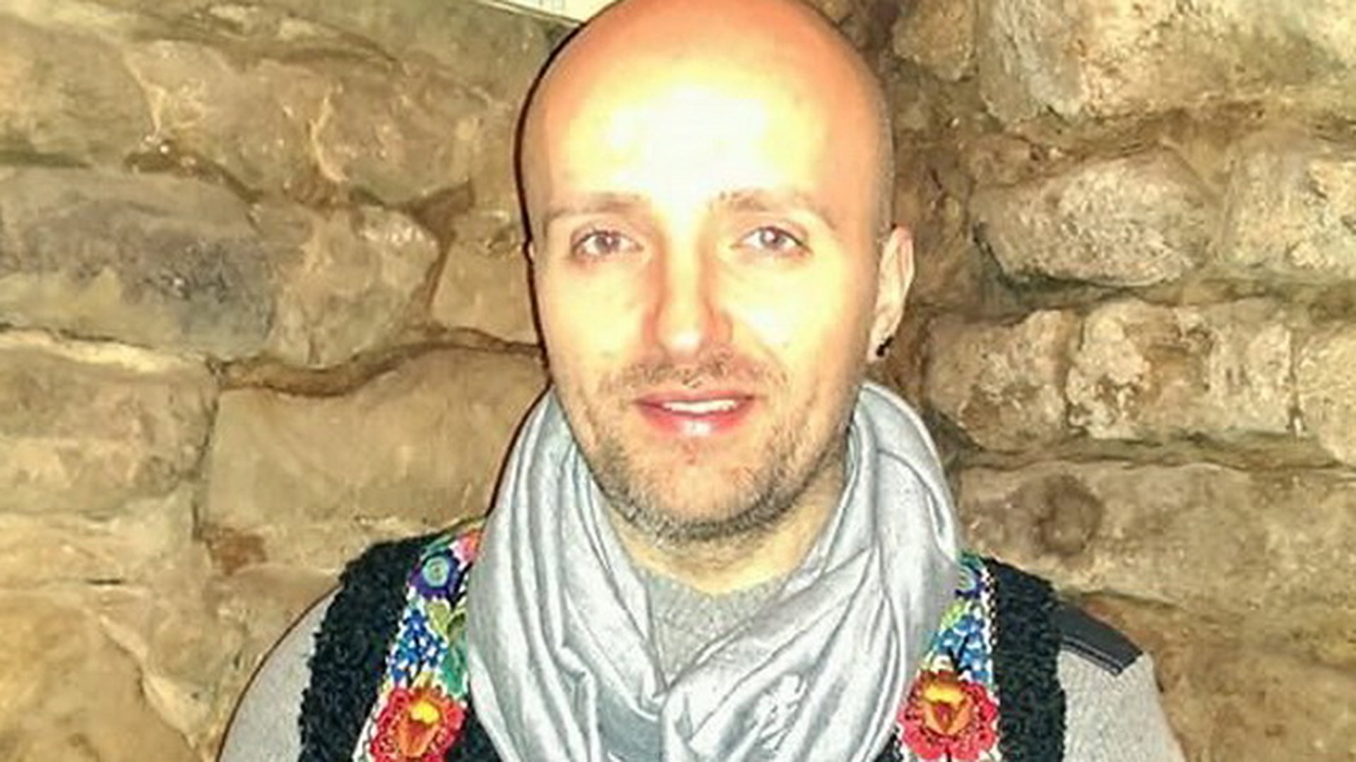 Costi Ionita are fite de VIP international! Si-a luat propriul lui instructor de yoga!