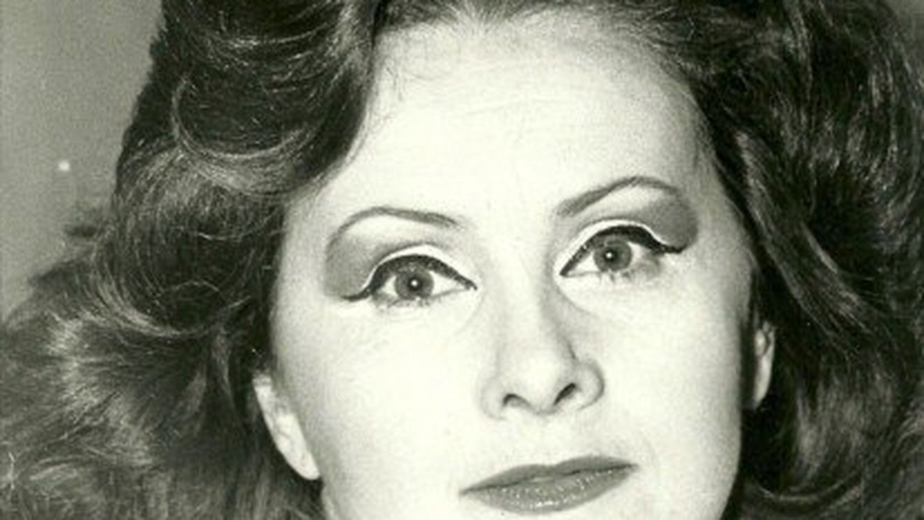 Stela Popescu a avut o viata amoroasa tumultuoasa! Si-a inselat primul sot cu marea ei iubire. Al doilea barbat i-a dat viata peste cap