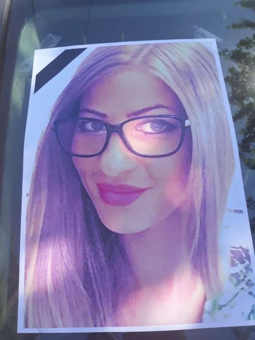 Primele imagini de la înmormântarea tinerei ucise în Bragadiru. Cum au îmbrăcat-o părinții pe Manuela Mustăţea