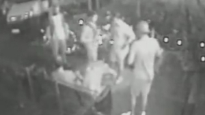 Momente de groază pentru câţiva studenţi din Capitală! Au fost ameninţaţi cu pistolul în faţa căminului