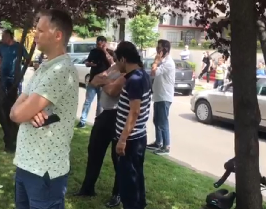 Tatăl lui Connect-R  ”pichetează” blocul lui Dragnea!