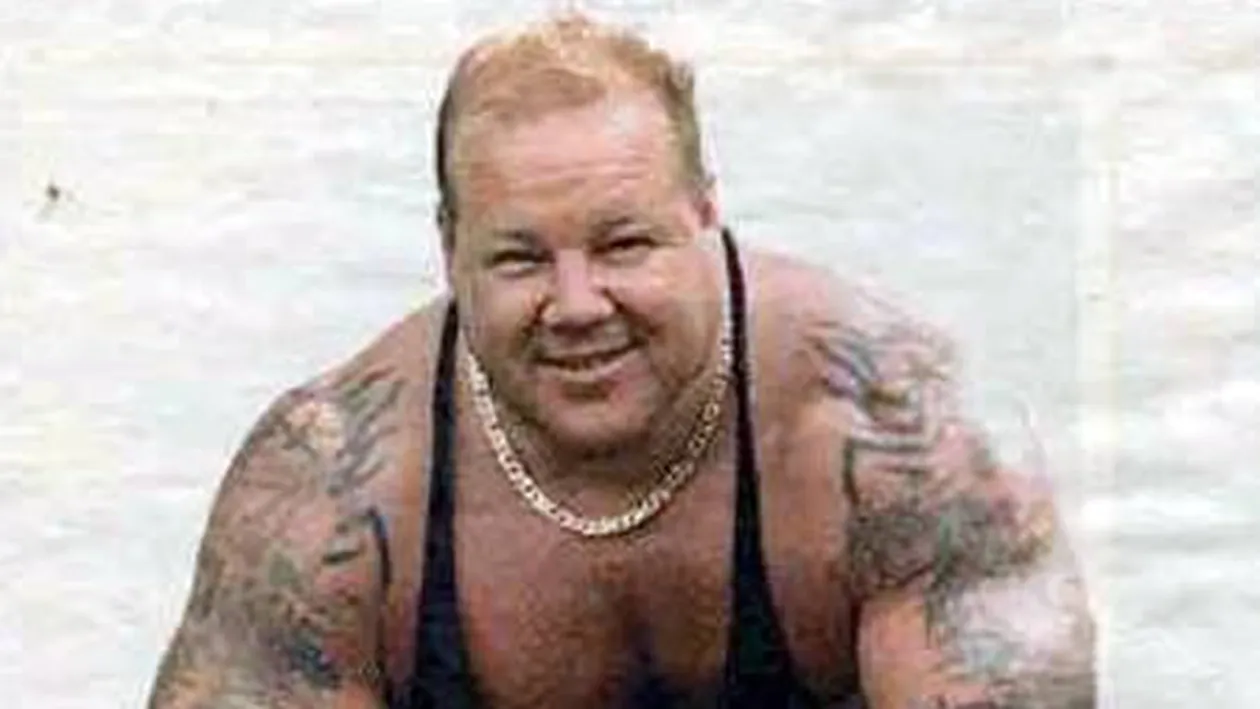 Cainele lui HADES chiar EXISTA! El e Hercule, bestia de peste 130 de KG si cu circumferinţa gâtului de aproape un METRU!