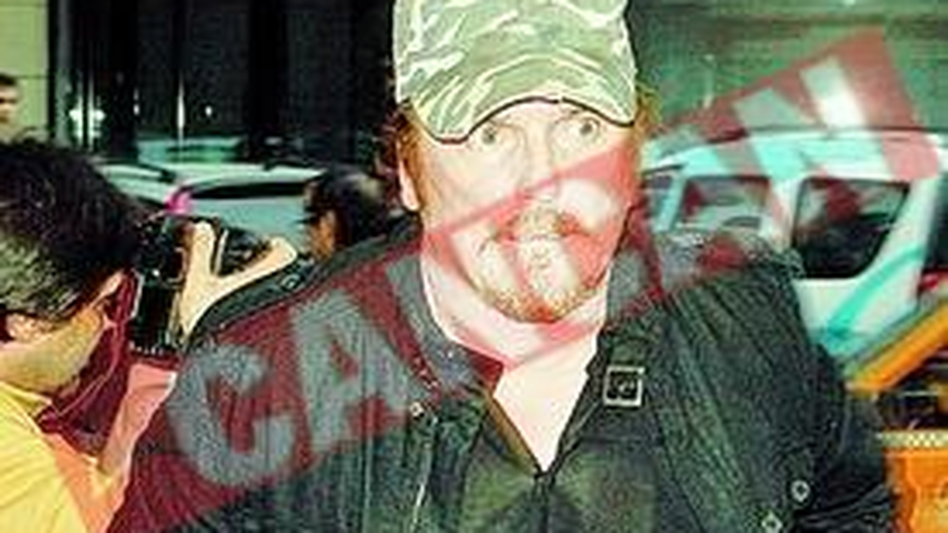 S-a intors cu buza umflata de la Hollywood