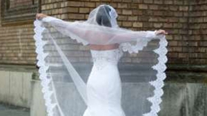 O cântăreaţă celebră de la noi s-a căsătorit pentru a patra oară! “Îmi doresc şi un copil”