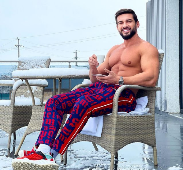 Dorian Popa a împlinit 33 de ani și a sărbătorit, cu prietenii, în Loft! Și-a făcut singur un cadou, de 55.000 de euro