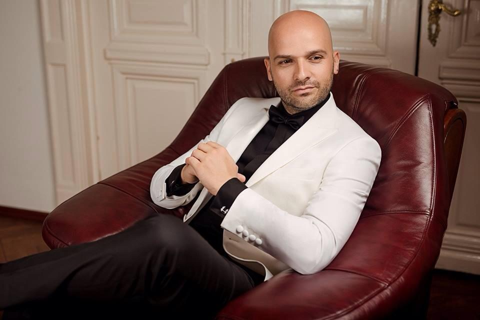 Stupoare la Antena 1! Cu ce vedetă a fost înlocuit Alex Velea la Acces Direct