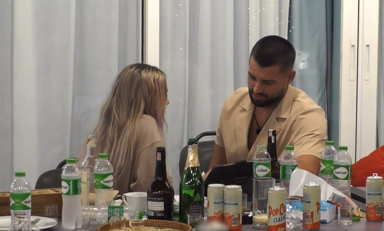 Ella a uitat că e logodită! I-a propus lui Teo să meargă în casă, dar ispita a refuzat-o. Ce i-a scris pe bilețel