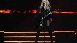 Madonna s-a prăbușit pe scenă în fața fanilor! Momentul s-a viralizat rapid. VIDEO