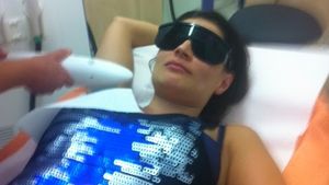 Ioana Ginghină se epilează definitiv în zona inghinală şi trece prin dureri groaznice: "Rezistă baba la frumuseţe"