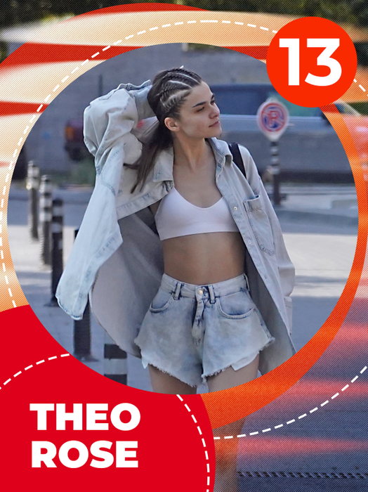 TOP 40 vedete care au lăsat la vedere ce au mai de preţ! Antonia, Loredana sau Tania Budi, sus bluziţa şi… abdomenul la control!