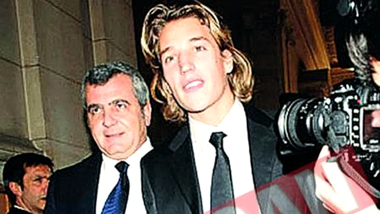 Fiul lui Sarkozy candideaza la Primarie