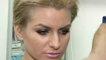 VIDEO Ogica, disperat sa ii vada sanii viespei imediat dupa operatie! I-a rupt bandajele a doua zi, iar ei i-a curs un lichid galben din sanul stang!