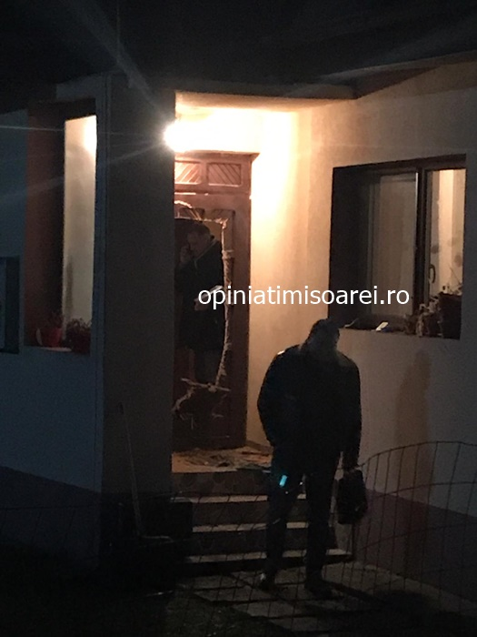 Scene de groază în județul Timiş. Un bărbat a fost decapitat cu o drujbă în curtea casei sale. Copiii au asistat la crima halucinată