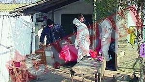 Si-a ucis soacra in bataie, dupa care si-a strangulat fiica in timp ce dormea