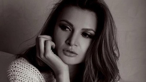 Cu silicoanele la vedere, RAMONA GABOR se relaxează la piscină. Imaginea hot, hot, hot care i-a încântat pe fanii şatenei