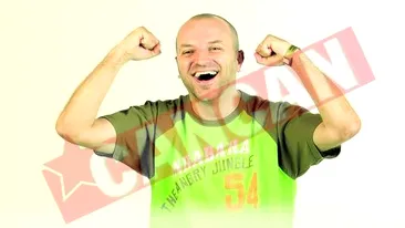 Aspirantele la titlul de asistenta a lui Capatos au blocat liftul