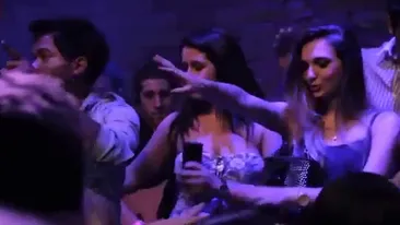 VIDEO Ti-a placut sa dansezi Ai si eu te pego?! Uite aici coregrafia hitului care rupe topurile Eu quero thcu, eu quero tcha - La vara va face senzatie la mare