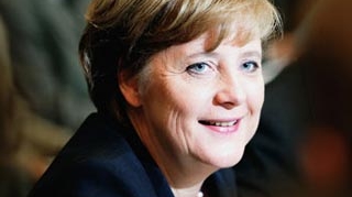 Angela Merkel l-a felicitat pe Vladimir Putin pentru investirea sa la presedintia rusa