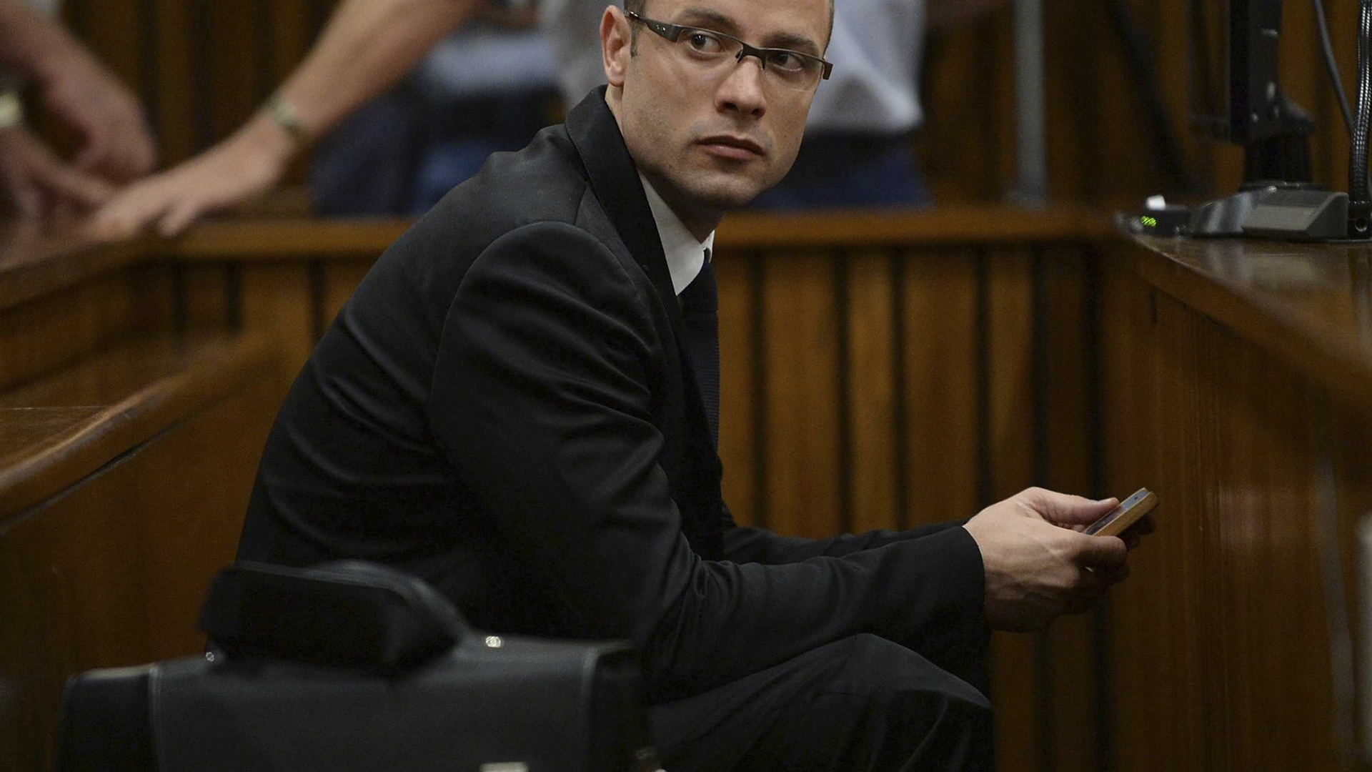 OSCAR PISTORIOUS condamnat la închisoare după ce şi-a ucis iubita. Cât va sta după gratii