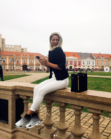 Hannelore de la Insula Iubirii, super-sexy în costum de baie. Cine i-a dat like la poză