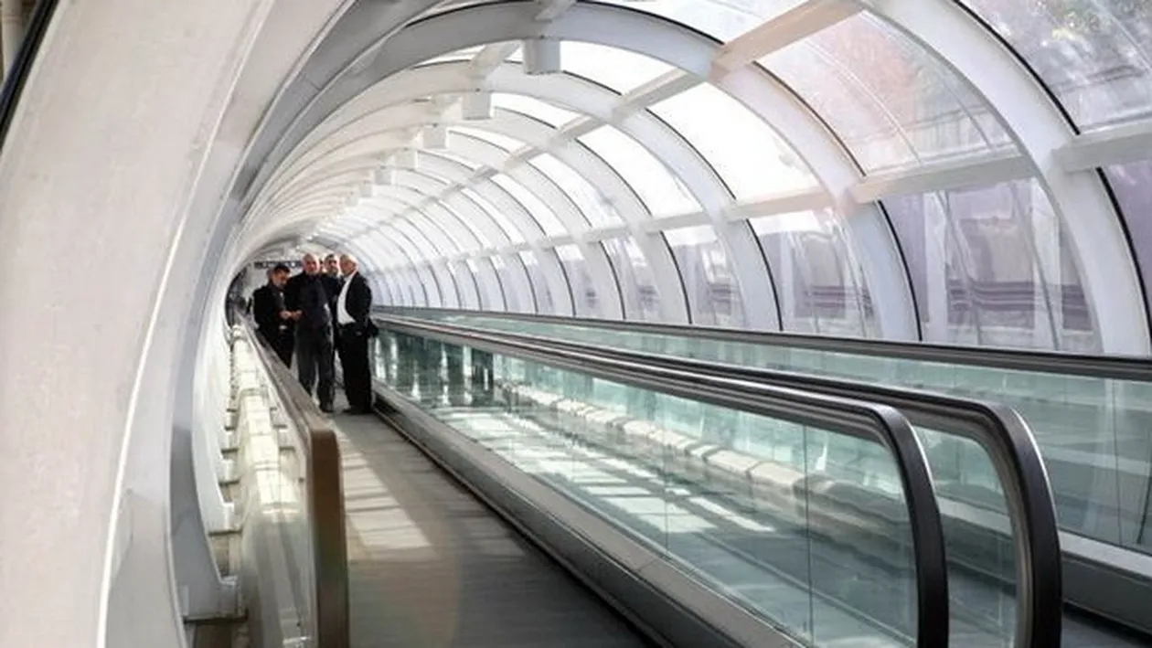 Sorin Oprescu a inaugurat primul TROTUAR RULANT din Bucuresti! Vezi unde este amplasat acesta