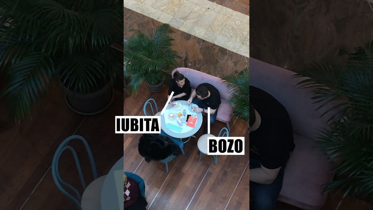 Bozo și iubita, la o prăjitură