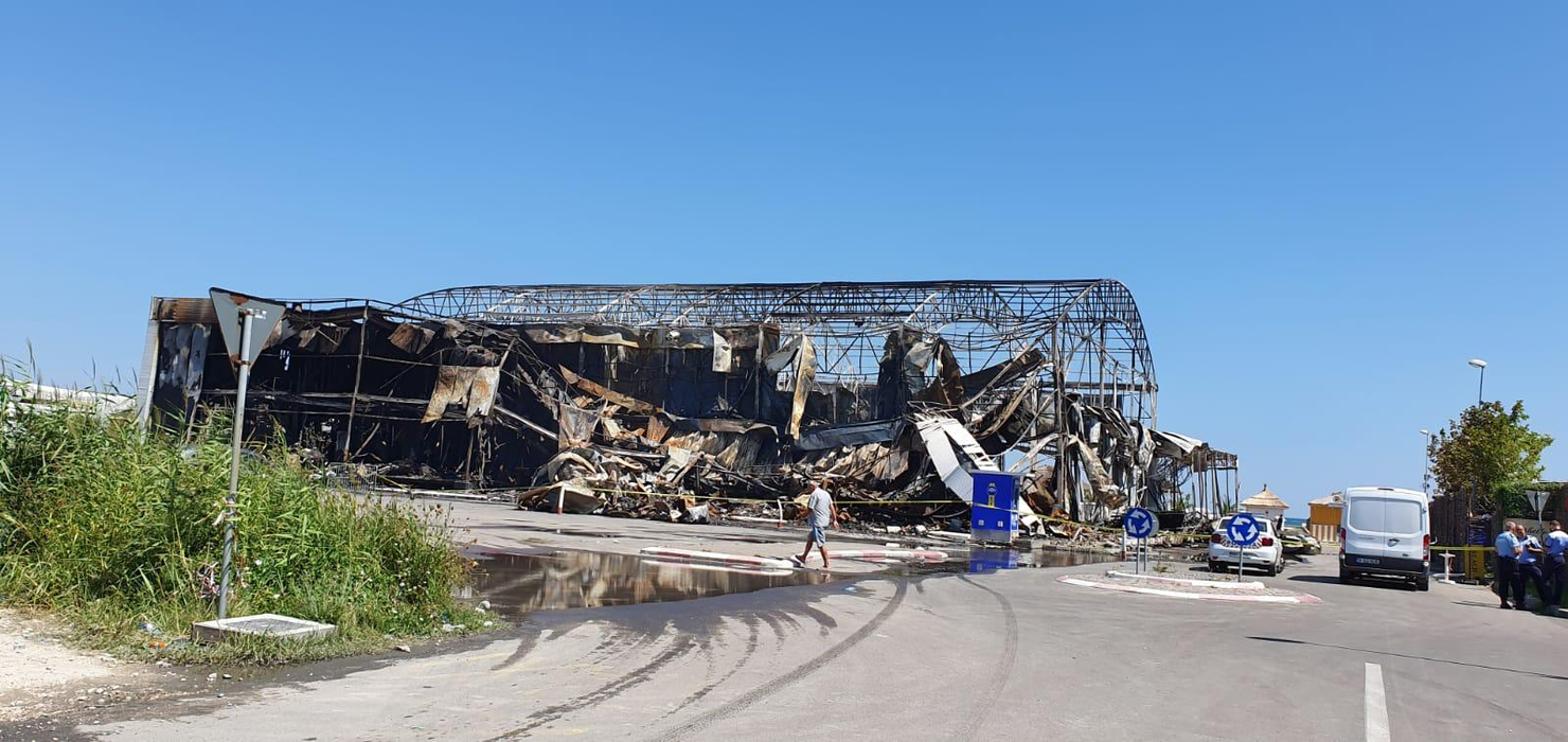 Fostul club Bamboo Mamaia a fost mistuit de flăcări