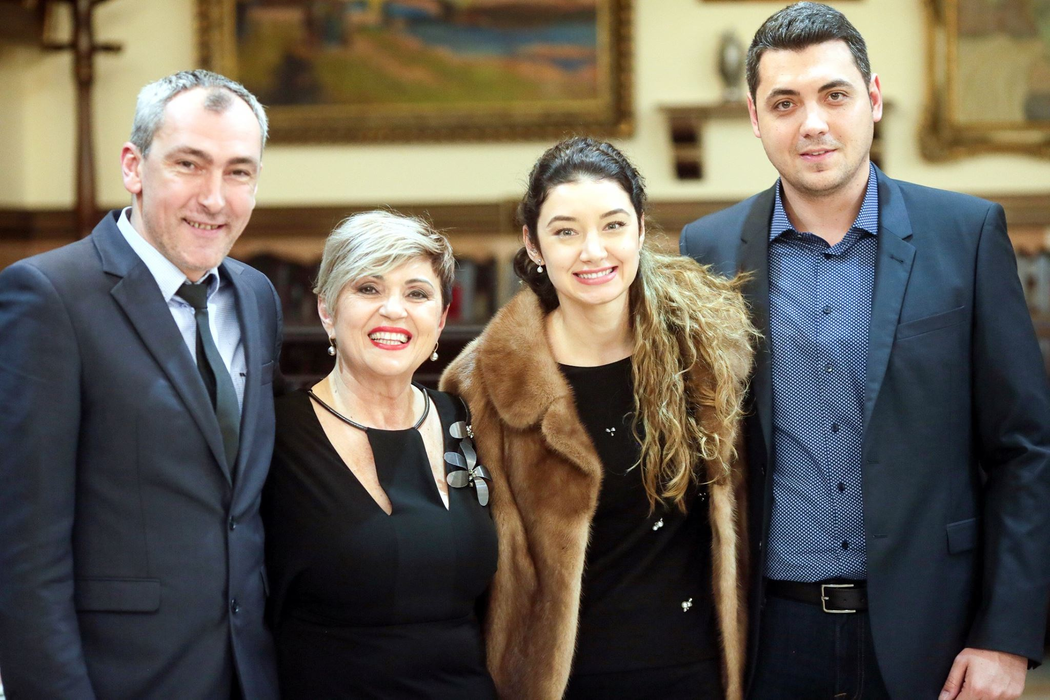 La 62 de ani, Nicoleta Voica a slăbit și pare că a întinerit. E prima vedetă din România care și-a pus silicoane