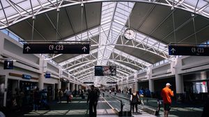 Cât a ajuns să coste un sendviș în Aeroportul Otopeni, la finalul verii 2025. E mai scump ca la un restaurant gourmet