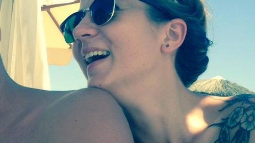 El este iubitul tinerei care s-a aruncat dezbrăcată de la etajul 6! Ce mesaje i-a transmis înainte de a se sinucide