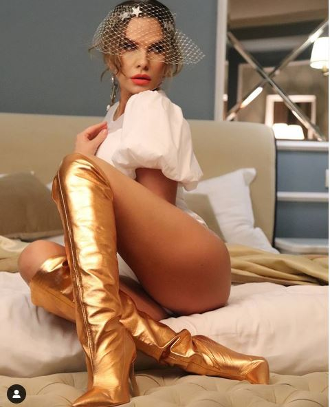 Anna Lesko a postat, din nou, incendiar! Doar că nu a observat detaliul care a dat-o de gol: vârsta necesită photoshop