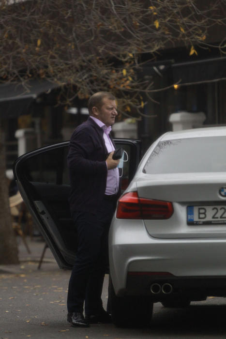 Dorinel Munteanu tocmai a parcat BMW-ul și a coborât, în așteptarea soției