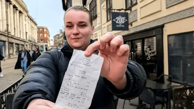 Cum s-a trezit o femeie din Marea Britanie mai bogată decât Elon Musk. Suma cu 15 zerouri pe care o deține pe un card cadou