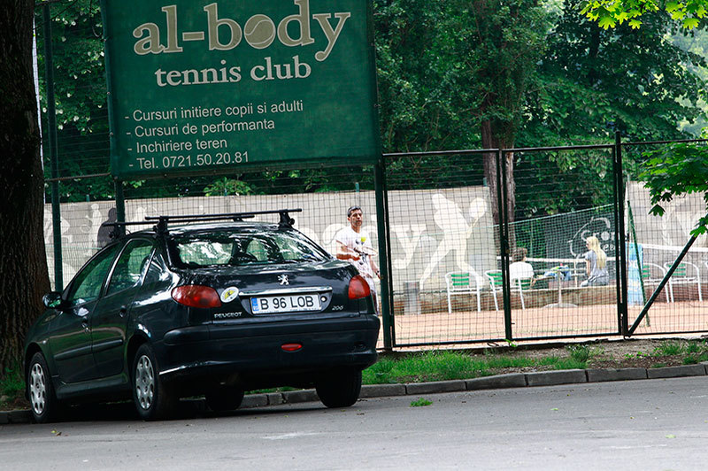 Contra a adunat mai multe mingi înainte de a servi