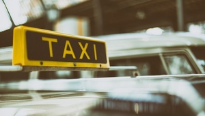 Noua țeapă taximetriștilor din București. Dispozitivul prin care este mărit prețul curselor